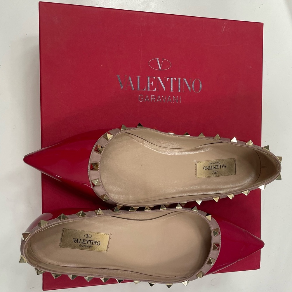EUC - Valentino Rockstud Flats